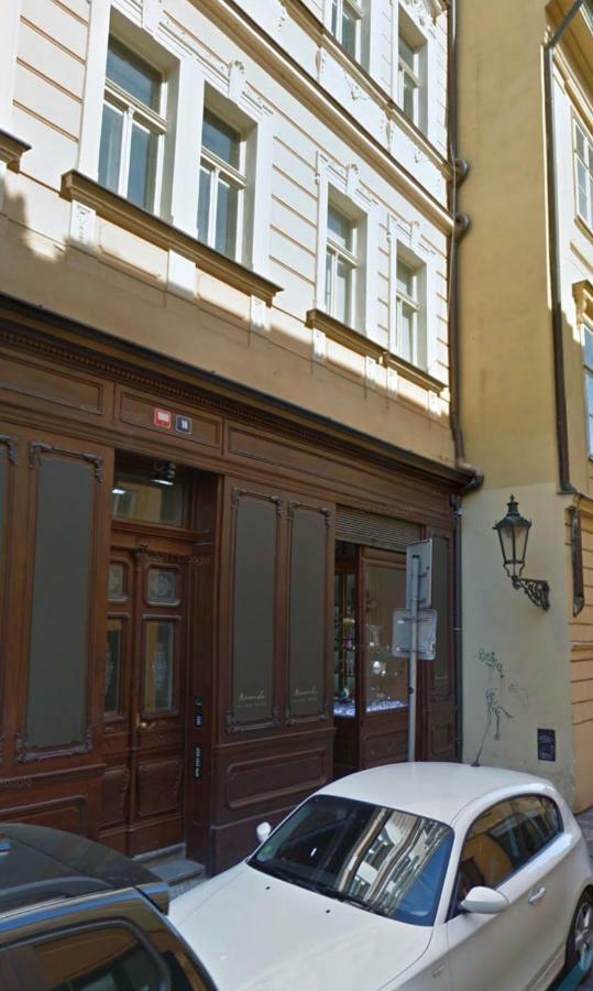 Apart Near The Charles Bridge Прага Экстерьер фото